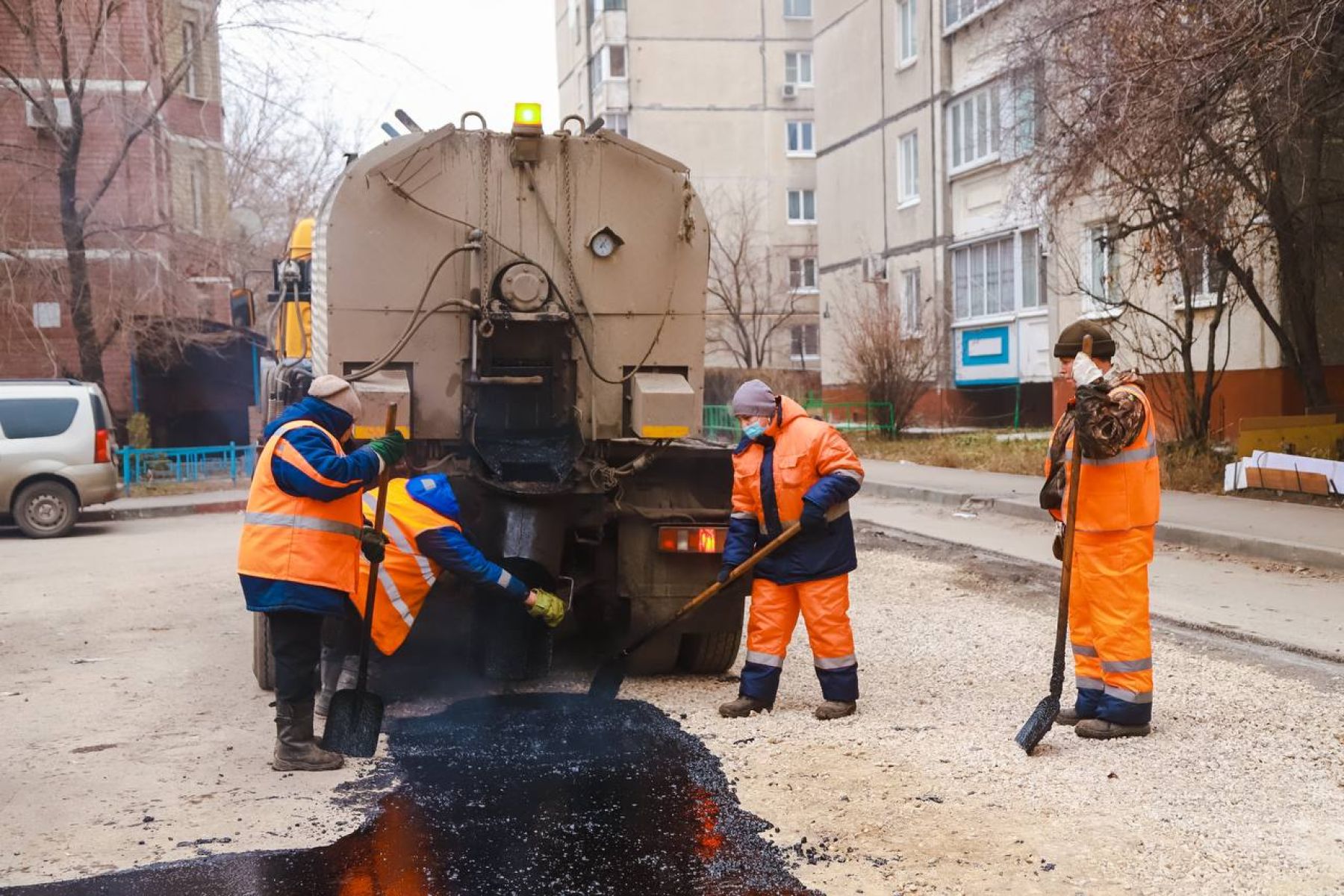 Липчан решили больше не злить раскопками по всему городу: мэрия поможет «Квадре» закопать оставшиеся с весны ямы