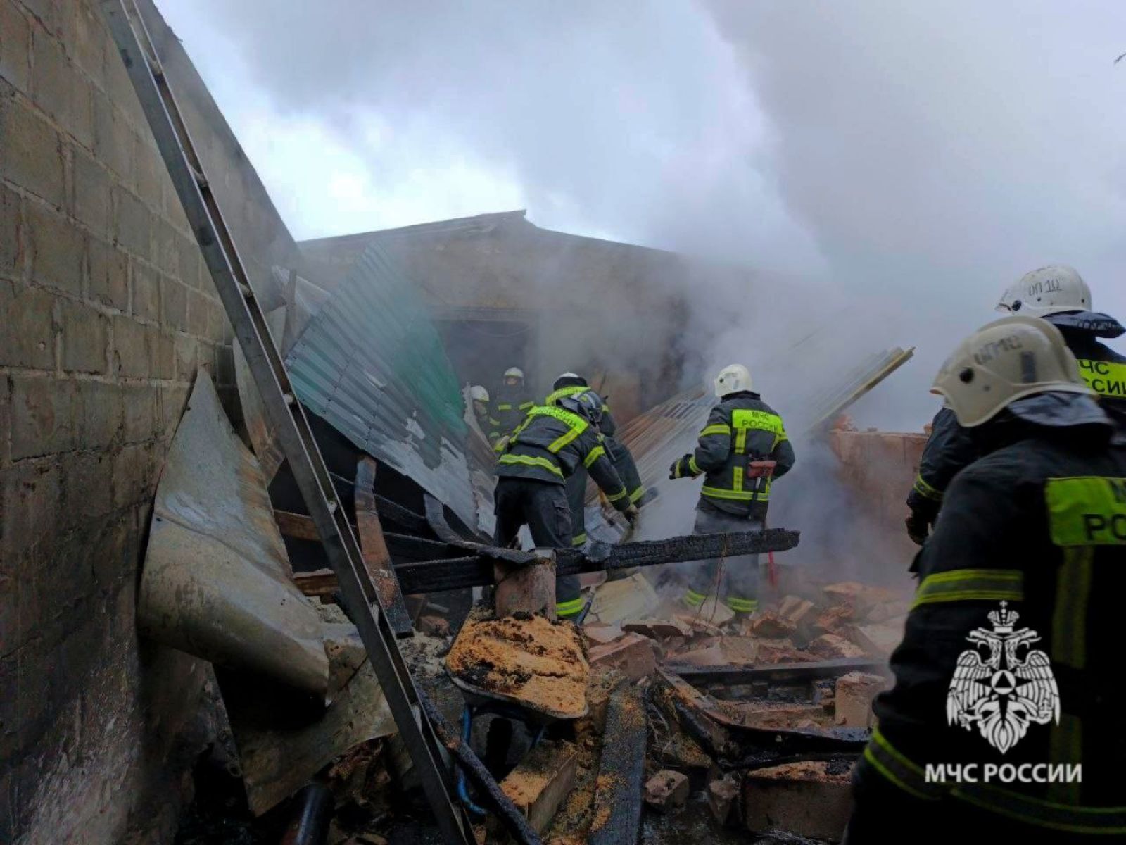 Брандмейстеры тушили пожар на Липецком моторном заводе