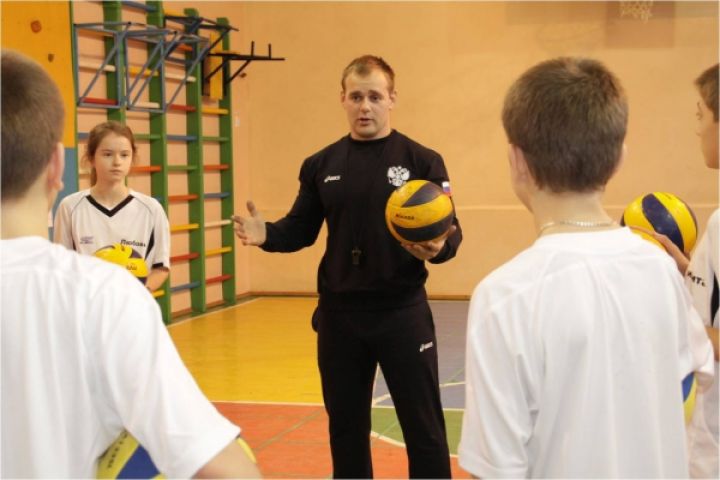 молодой учитель физической культуры. молодые учителя физкультуры. молодой учитель физкультуры. преподаватель по физической культуре. учитель физической культуры.