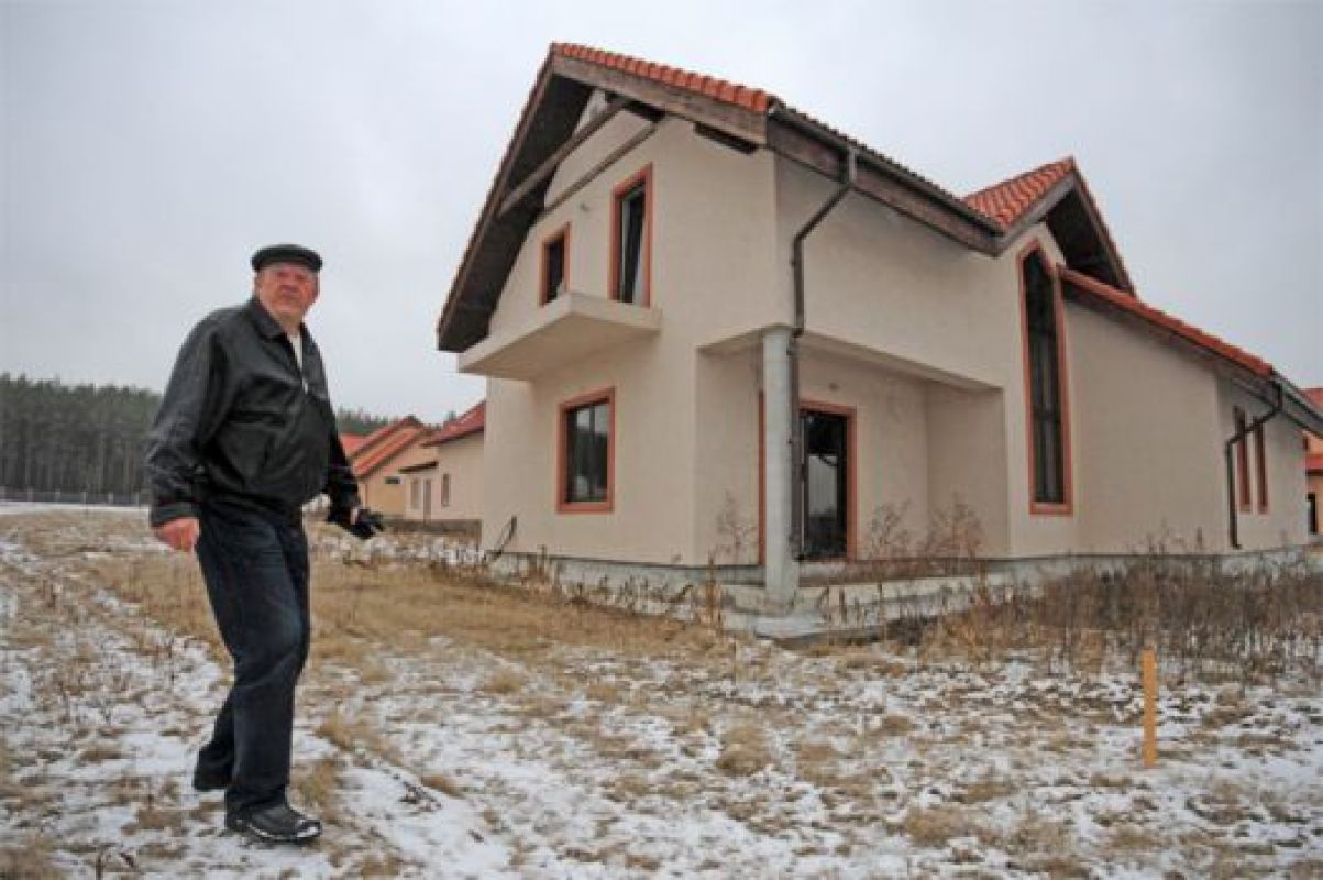 Мечта о собственных загородных домах для семьи Волковых обернулась многолетним кошмаром