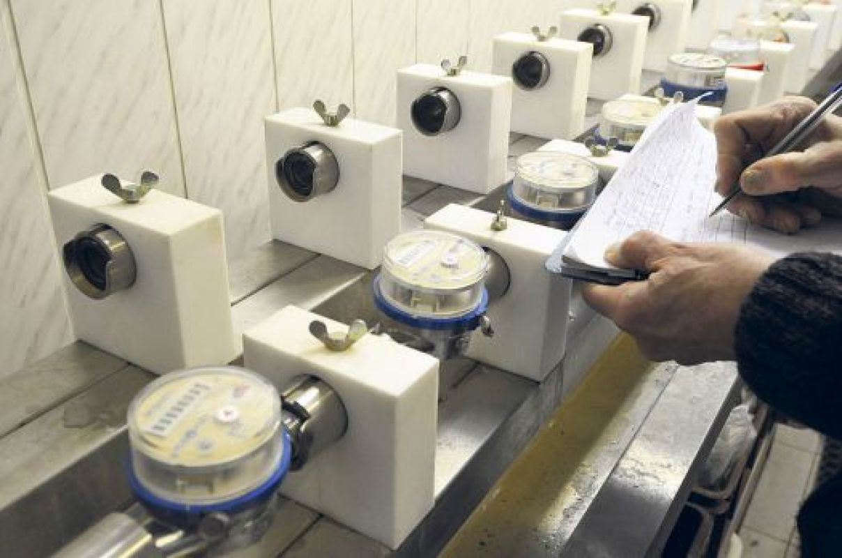 Поверка настолько сложная и затратная процедура, для которой счётчик нужно снимать и везти специалистам, что спустя 5 лет проще купить и поставить новый прибор