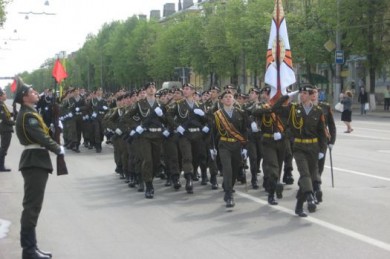 Школьники перещеголяли кадровых военных