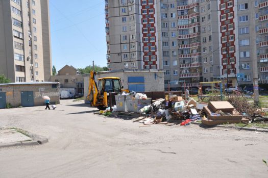 Проблему своевременного вывоза мусора в районе нужно решать одной из первых