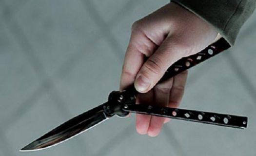 Мужчина, угрожая ножом, ограбил винно-водочный магазин в Лебедяни