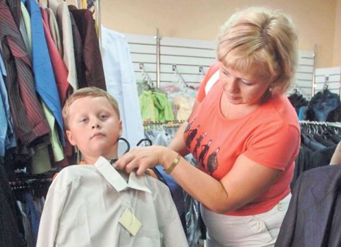 В среднем комплект формы стоит около трёх-четырёх тысяч рублей