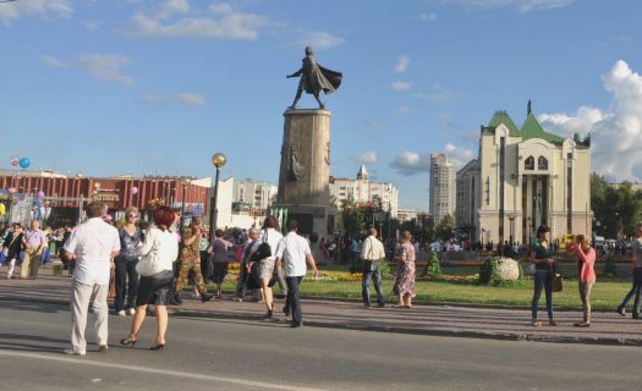 Пустой тары из под спиртного в этот раз на площади не было