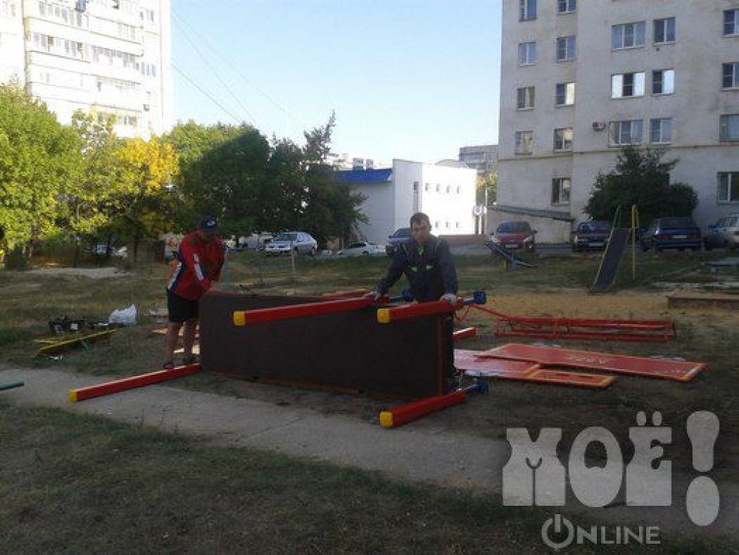 Новая детская площадка появилась на улице Петра Смородина в Липецке