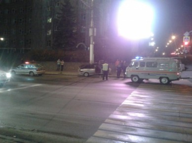 В центре Липецка ночью столкнулись два автомобиля