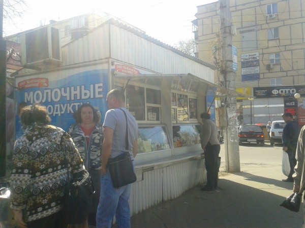 Продает под видом