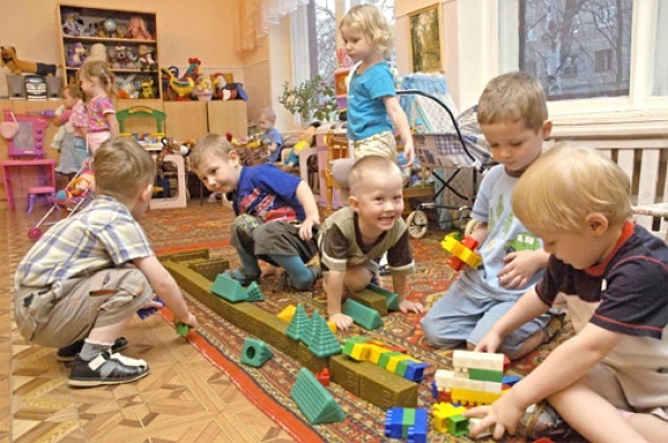 Компенсацию 5 000 рублей родителям, не получившим места в саду, в этом году отменили