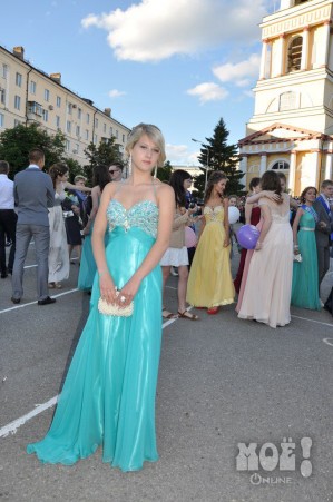 Анастасия Меньшукова:
Платье: 25 000 рублей.
Прическа + макияж: 5 000 рублей.