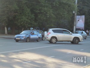 Тройную аварию спровоцировала девушка на внедорожнике