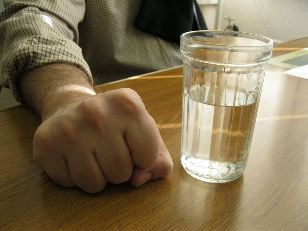 В квартире на улице Суворова убили мужчину
