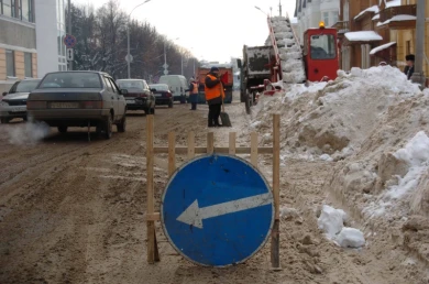 На время ремонта Петровского моста разрешён поворот с улицы Фрунзе на Первомайскую 

