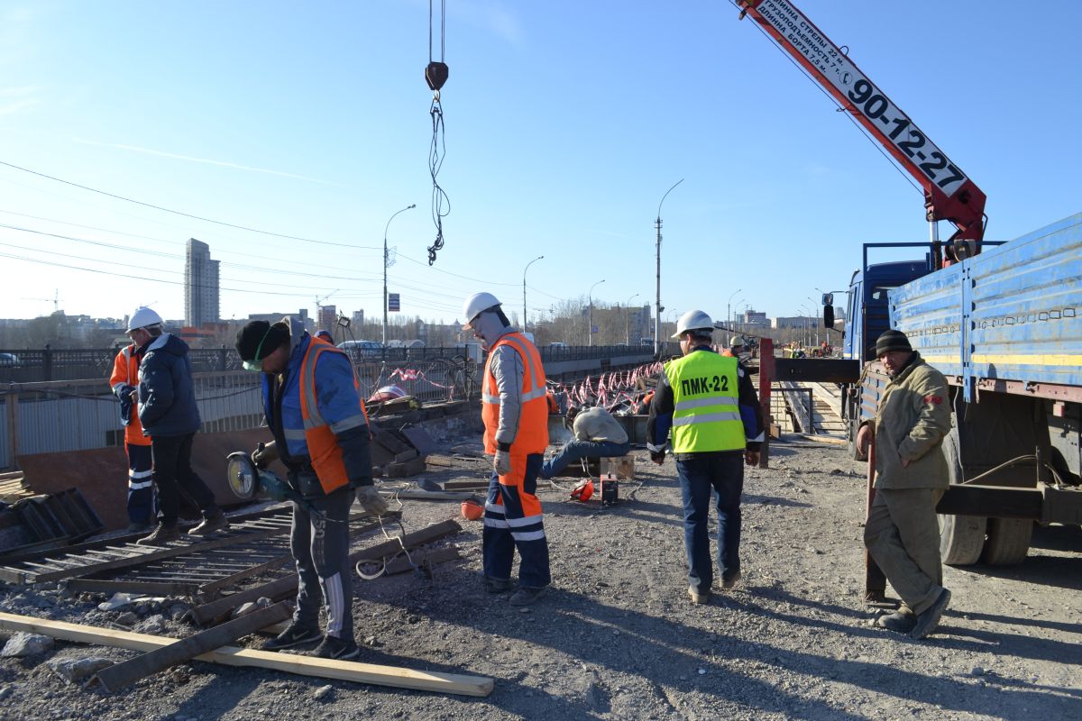 Липчане жалуются на пробки из-за ремонта Петровского моста