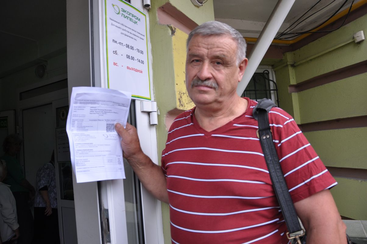 &laquo;Дорог-то нет, а за мусор платить такие деньги!&raquo;
