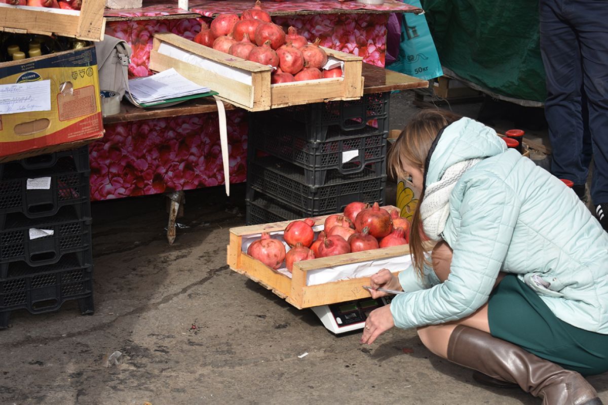 Центральный рынок липецк. Рынок Центральный прилавок. Рынки Липецка продуктовые. Торговля сегодня.