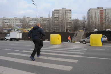 В центре Липецка «Дэу Нексия» сбила женщину с ребёнком