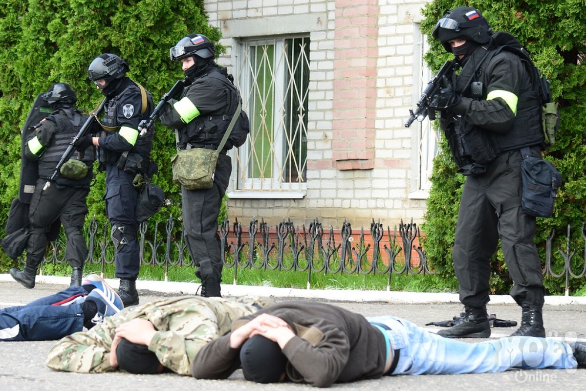 Собр штурм здания. Освобождение заложников. Освобождение заложников. Освобождение заложников спецназом. Освобождение заложников спецназом.