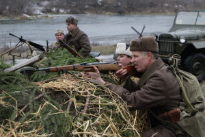 На берегу реки в Ельце воспроизвели сражения Красной армии
