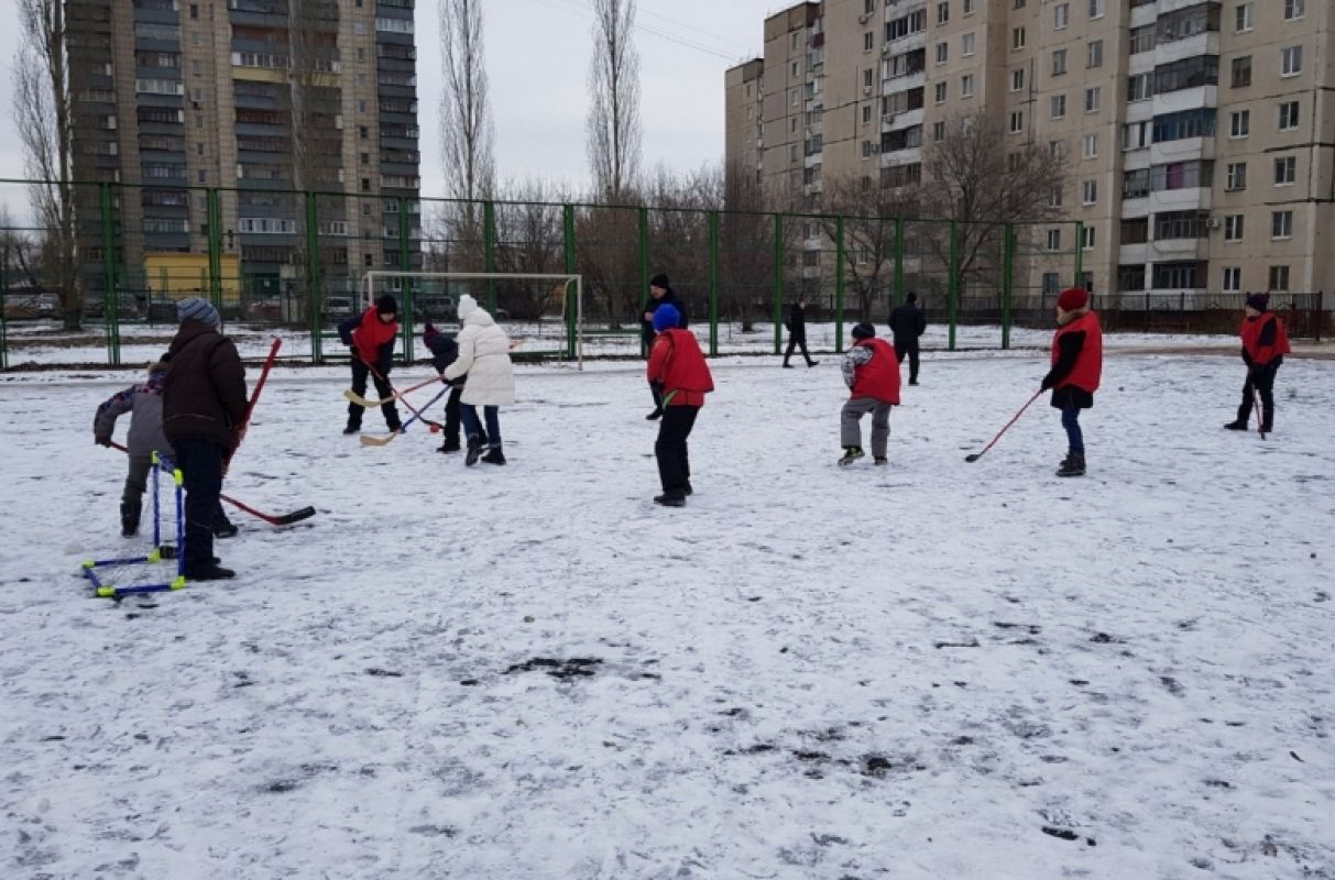 В Липецке стартовал дворовый турнир по хоккею с мячом