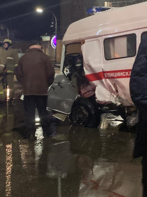 В Данкове иномарка протаранила машину скорой помощи
