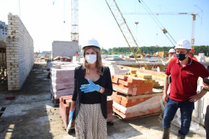 Евгения Уваркина проверила строительство школы в Европейском микрорайоне 
